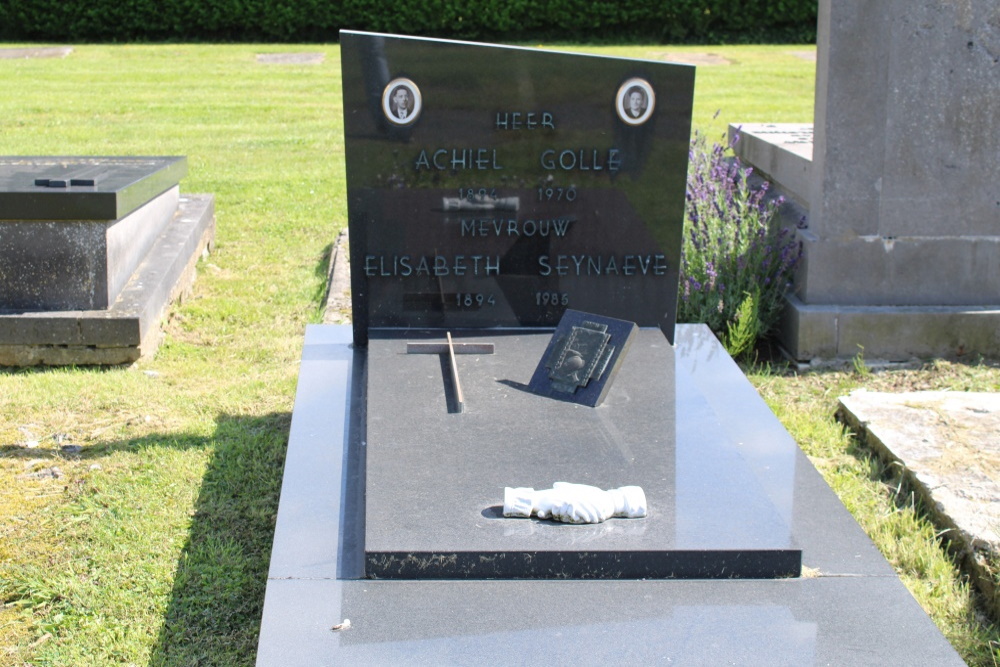 Belgian Graves Veterans Uitkerke #4