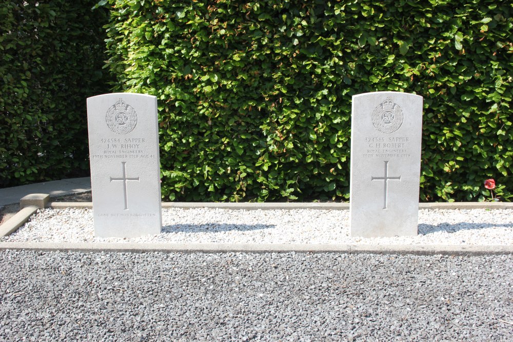 Commonwealth War Graves Berchem #3