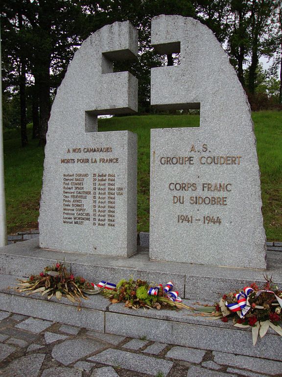 Monument Omgekomen Verzetsstrijders Le Rialet #1