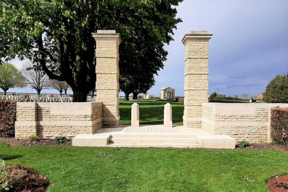 Commonwealth War Cemetery Saint-Manvieu #1