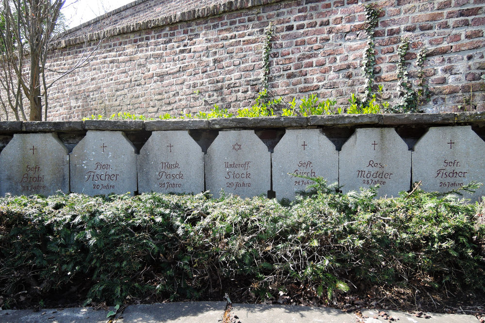 War Memorial Stommeln #5