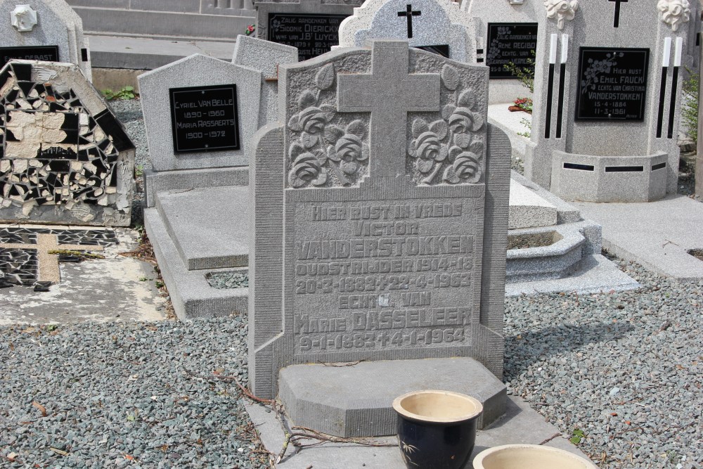 Belgian Graves Veterans Heikruis Churchyard #1
