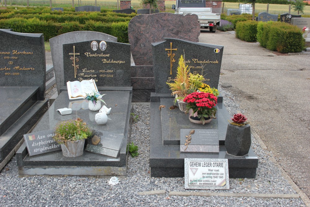 Belgische Graven Oudstrijders Mechelen-Bovelingen Begraafplaats #2
