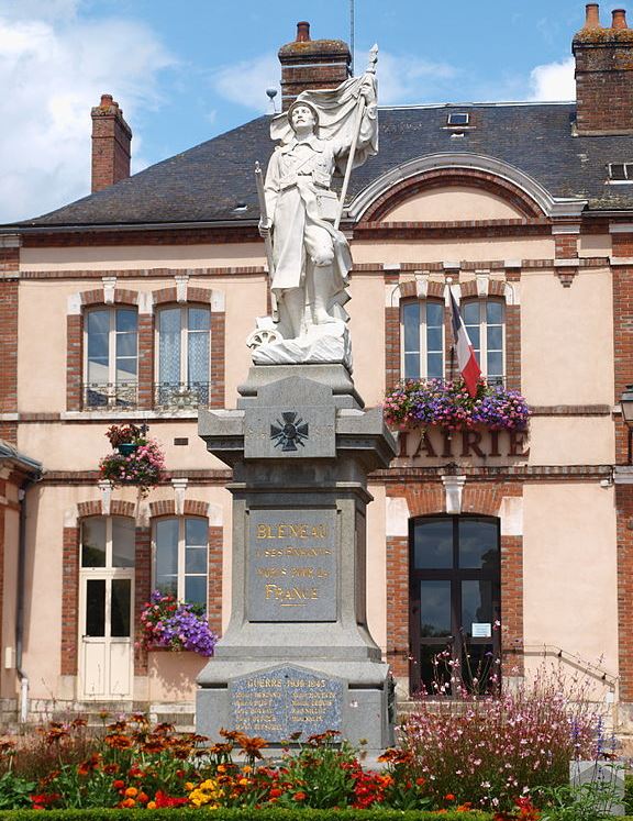War Memorial Bléneau #1