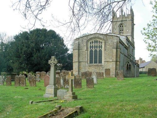 Oorlogsgraf van het Gemenebest St. Andrew Churchyard