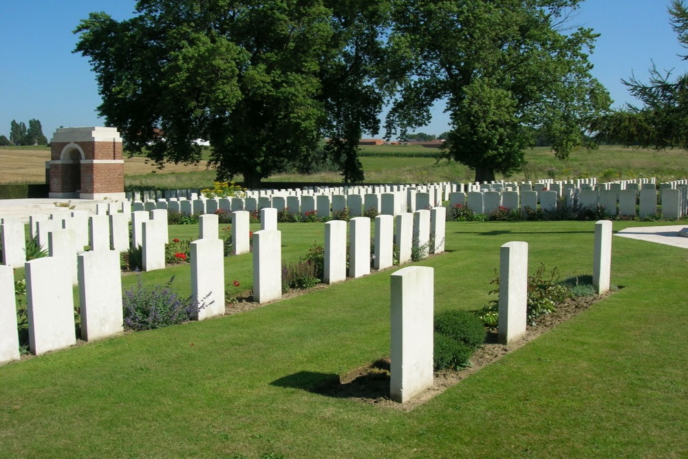 Commonwealth War Cemetery Larch Wood (Railway Cutting) #3