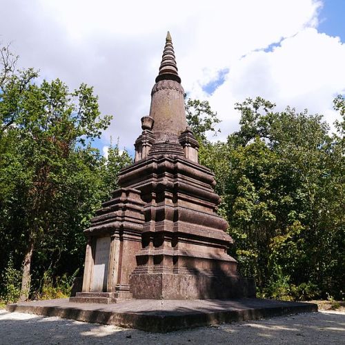 Memorial Soldiers from Cambodia and Laos Jardin Tropical