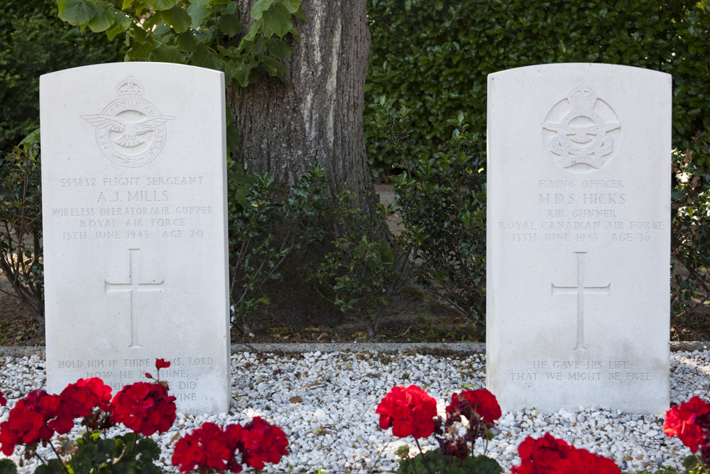 Commonwealth War Graves Roman Catholic Cemetery Reutum #2