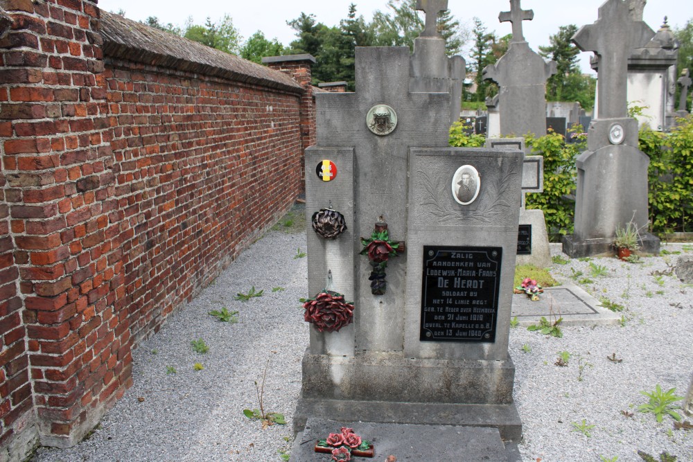 Belgische Oorlogsgraven Kapelle-op-den-Bos #2
