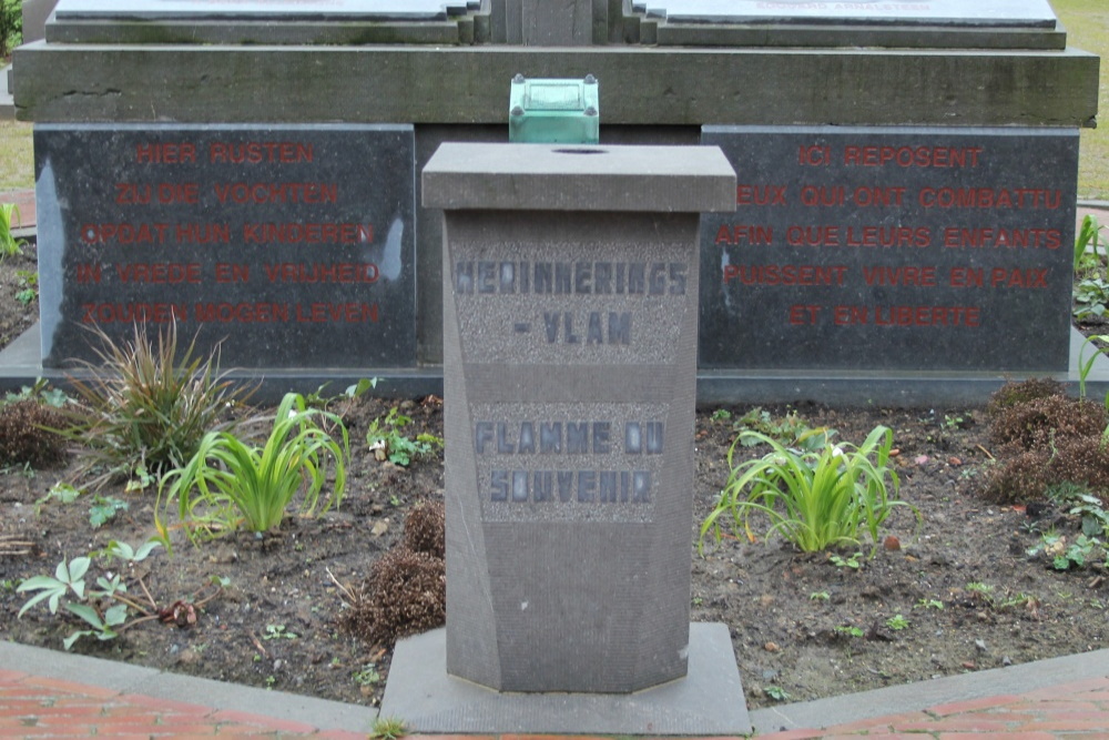 Oorlogsmonument en Herinneringsvlam Oudstrijders Leuven #3