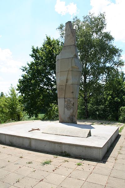 Monument en Massagraf Massamoord Draginac