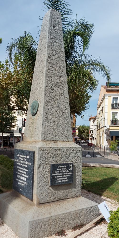 Napoleon Pyramid Saint-Raphaël #4