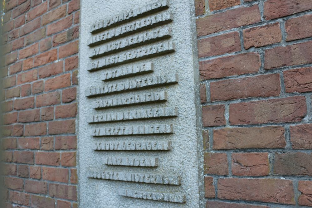 Memorials Gate to Memorial Place Haaren #4