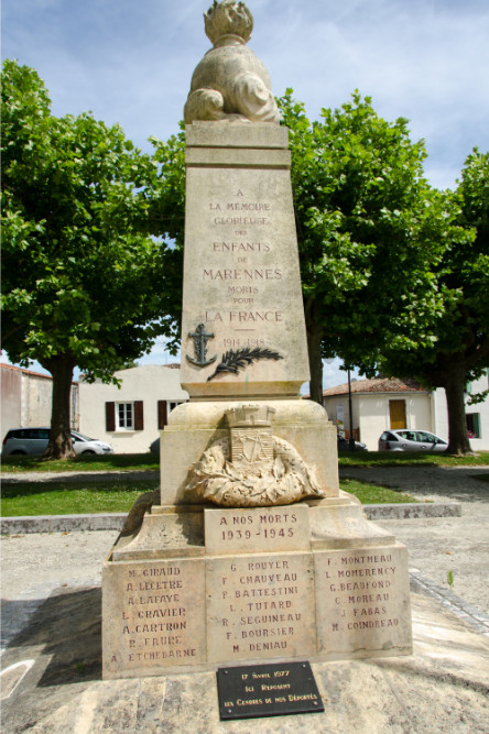 War Memorial Marennes #2