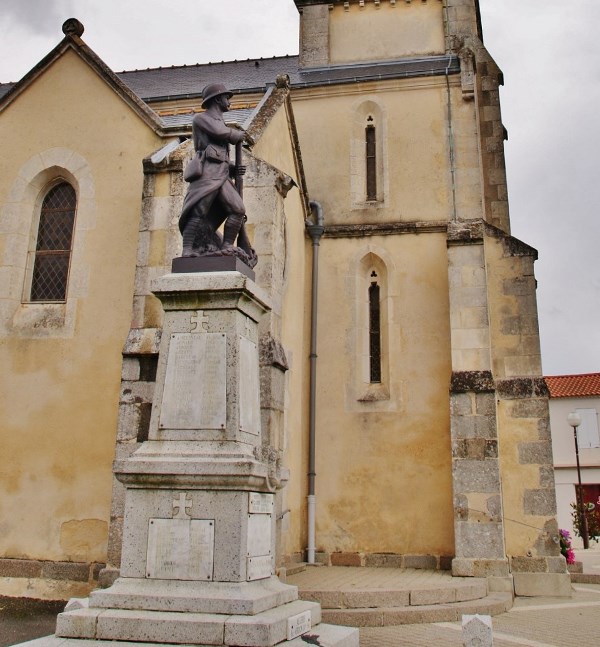 Oorlogsmonument Nieul-le-Dolent #1