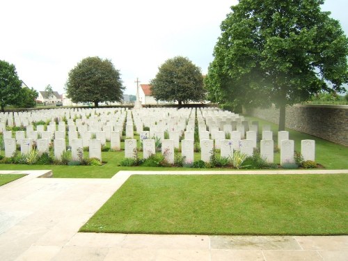 Commonwealth War Cemetery Chapelle