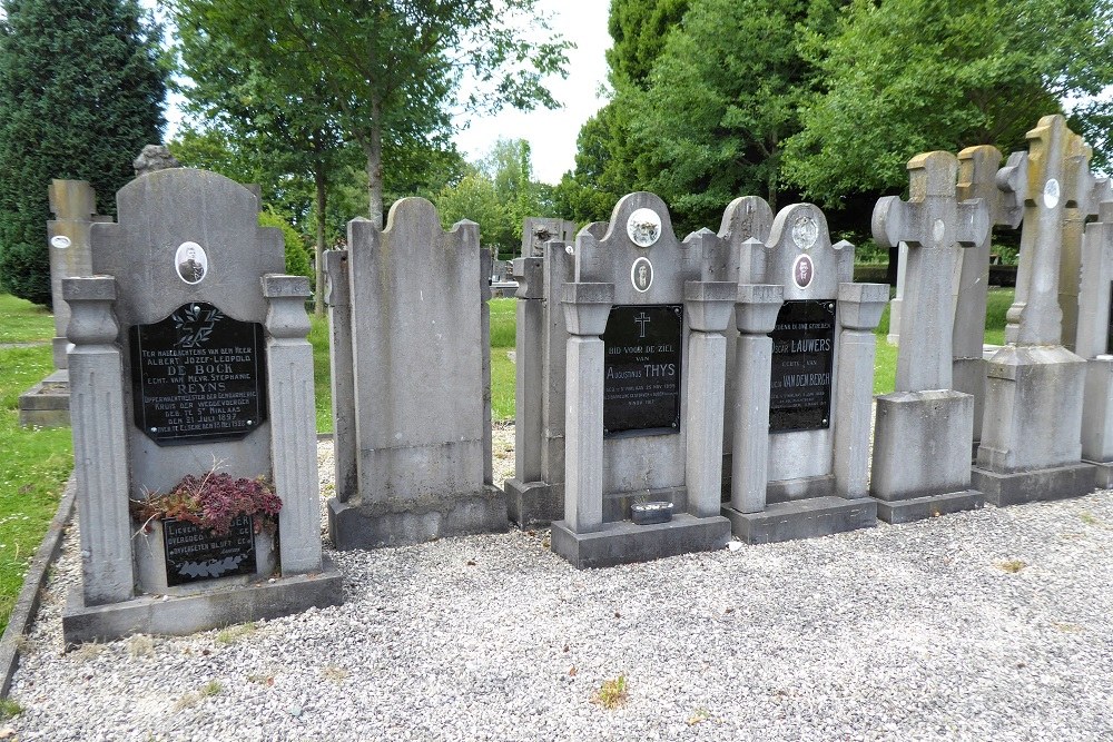 Belgian Graves Veterans Tereken-Sint-Niklaas #1