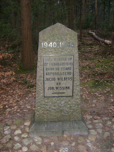 Monument in het bos Elfbergen #1