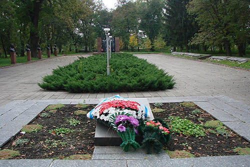 Liberation Memorial & Alley of Heroes
