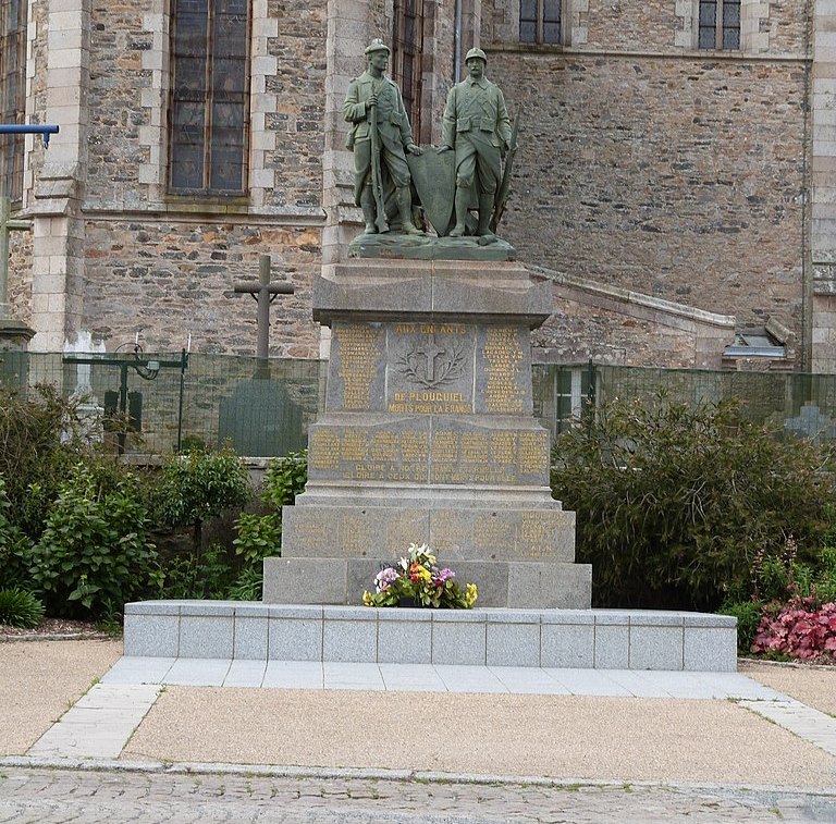 Oorlogsmonument Plouguiel #1