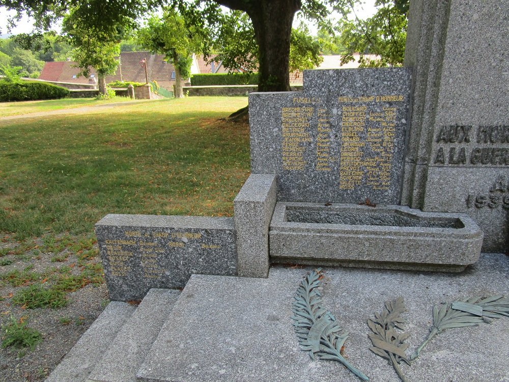 Oorlogsmonument Giromagny Tweede Wereldoorlog #3