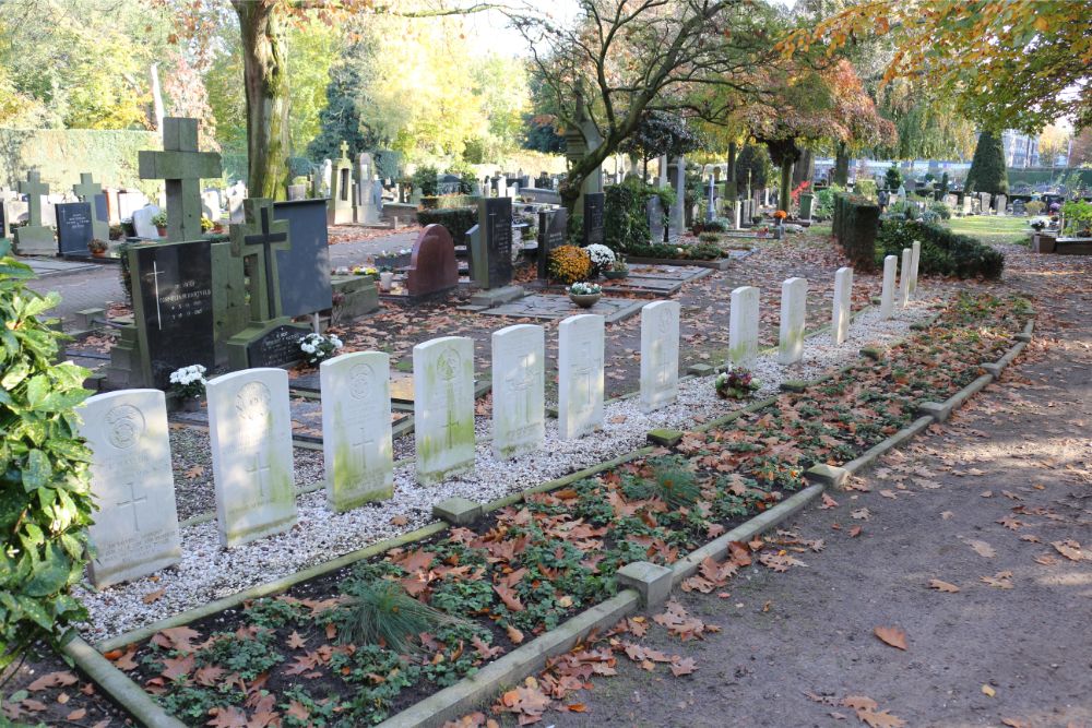 Oorlogsgraven van het Gemenebest Rooms Katholiek Kerkhof Oisterwijk