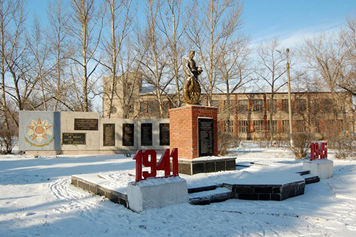 Mass Grave Russian Soldiers & War Memorial