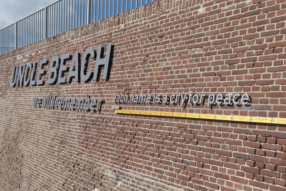 Monument Slachtoffers Landing op Uncle Beach #1