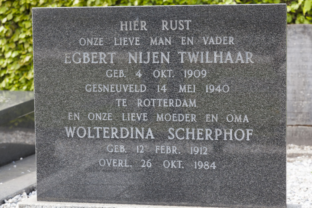 Dutch War Graves Generalal Cemetery Vriezenveen #2
