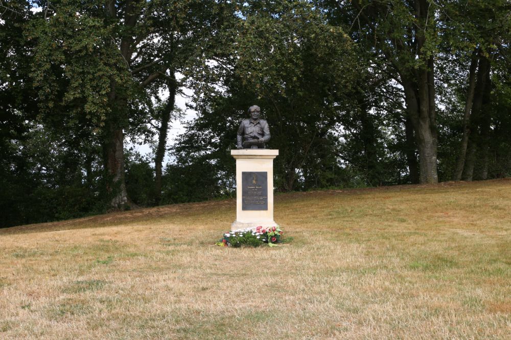 Buste van Generaal Stanisław Maczek #2