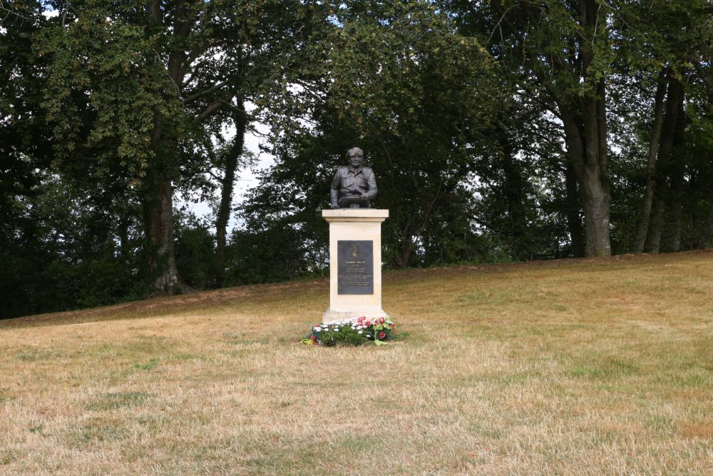 Bust of General Stanisław Maczek #2
