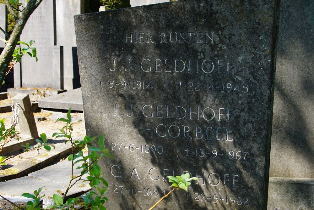 Dutch War Graves Protestant Cemetery Bergen op Zoom #2