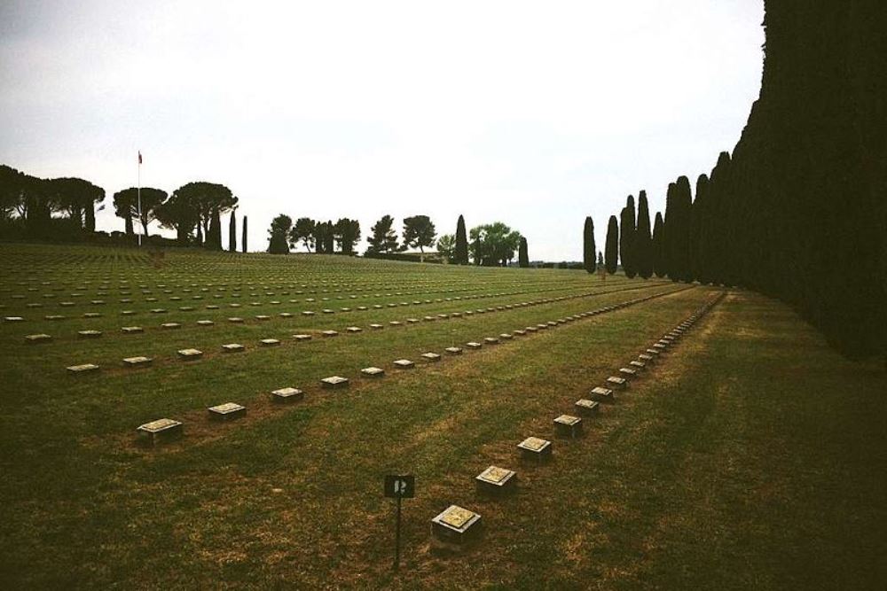 French War Cemetery Luynes #1