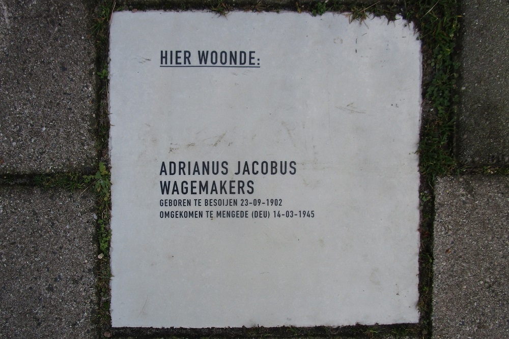 Herdenkingssteen Westeinde 30
