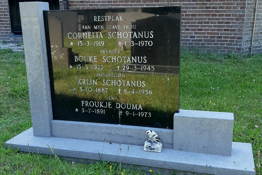 Dutch War Graves Churchyard Oudemirdum #3