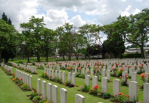 Oorlogsgraven van het Gemenebest Chauny Extension