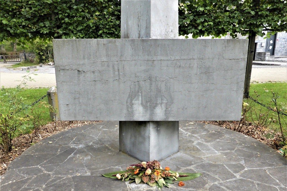 War Memorial Mazée #2