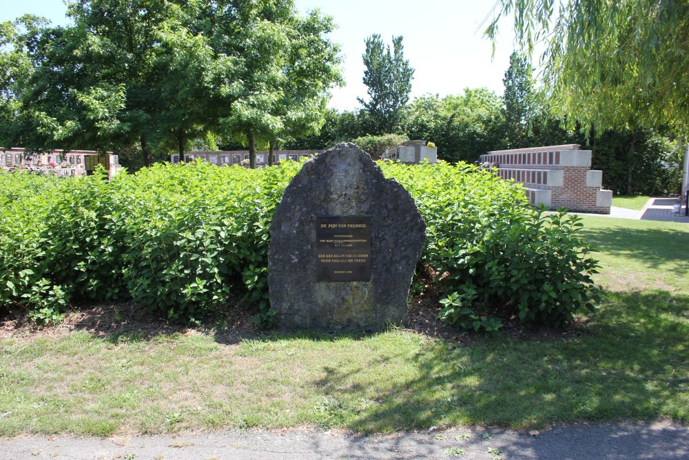 Oorlogsmonument Begraafplaats Kalken #1