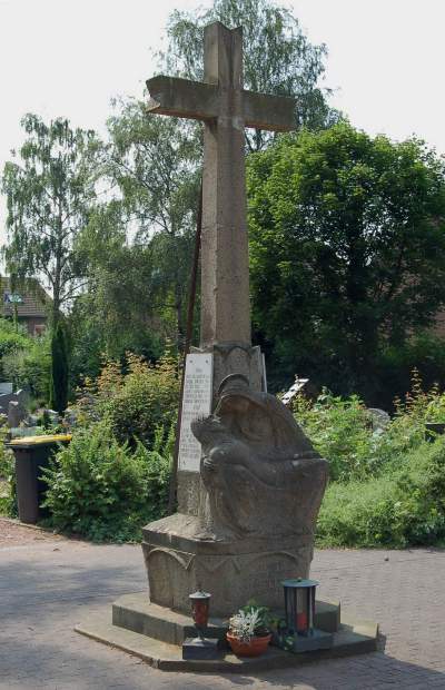 War Memorial Kirdorf #1