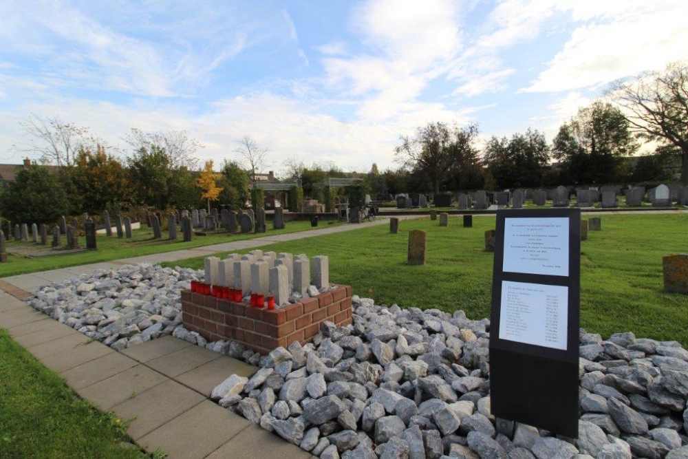 Monument Burgerslachtoffers Gemeentelijke Begraafplaats Dinteloord