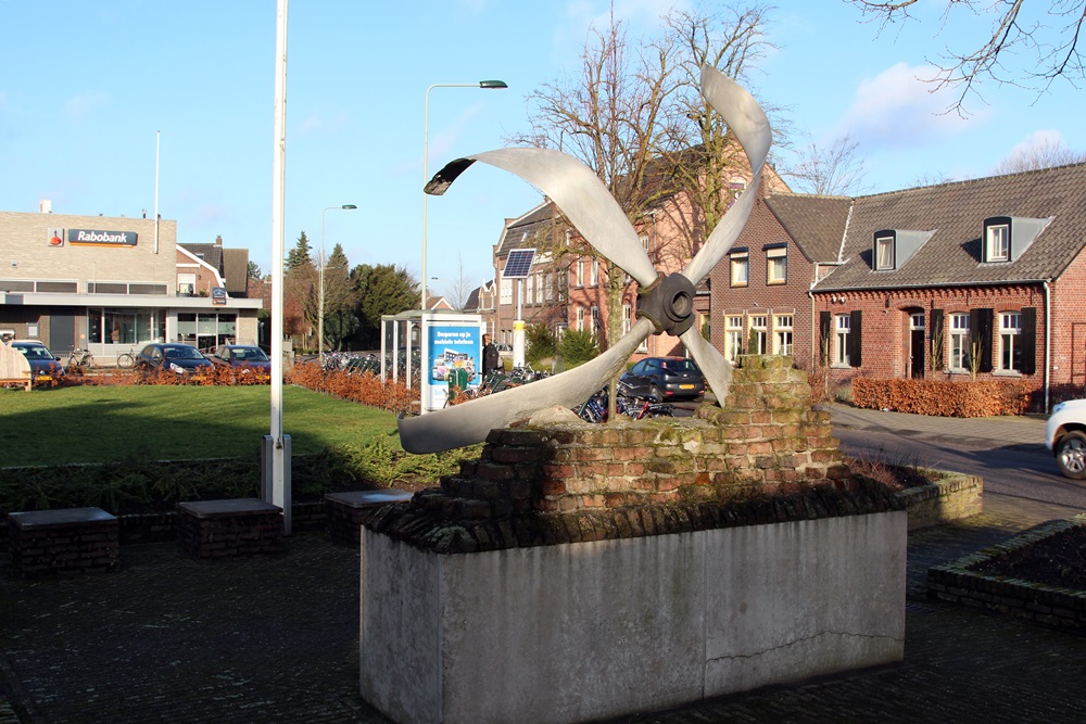 War Memorial Sevenum #2