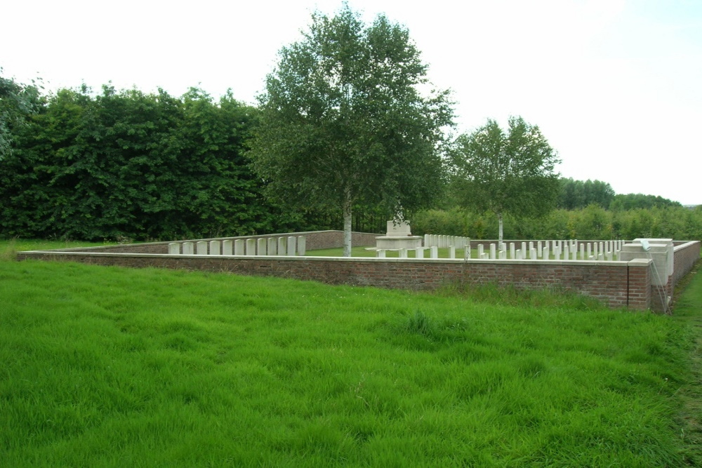 Commonwealth War Cemetery First D.L.C.I. The Bluff