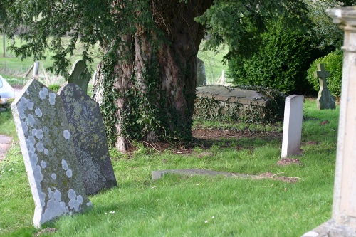 Oorlogsgraf van het Gemenebest St. Andrew Churchyard #1