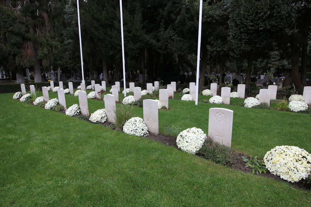 Commonwealth War Graves General Cemetery Maastricht #2