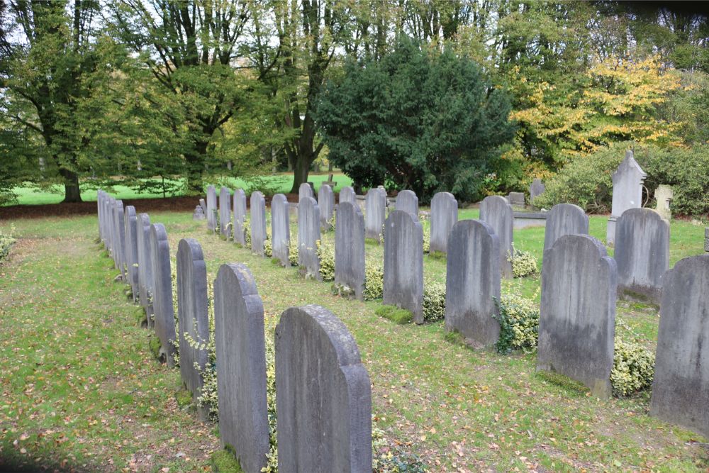 Nederlandse Oorlogsgraven Begraafplaats Voorburg Vught #3