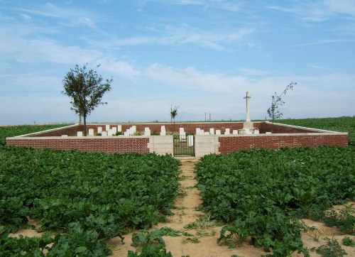 Commonwealth War Cemetery Sunken Road (2nd Canadian)