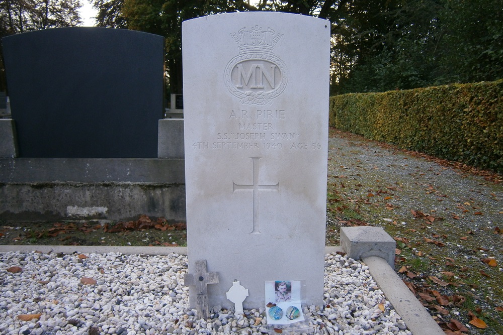 Commonwealth War Graves General Cemetery Uithuizermeeden #3