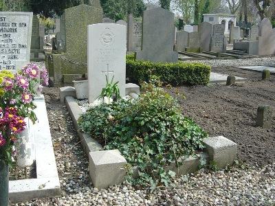 Commonwealth War Grave Old General Cemetery Zaltbommel