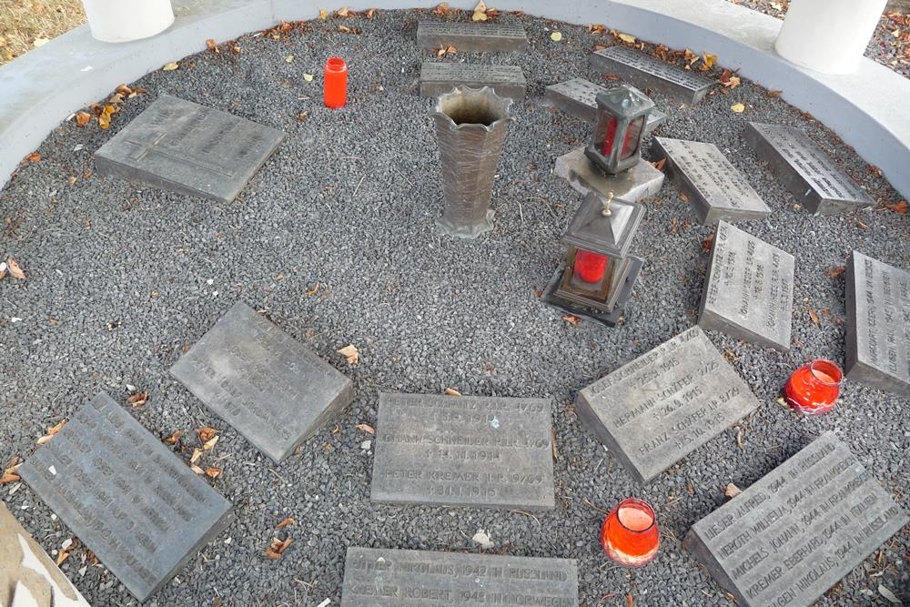 War Memorial Schalkenmehren #4