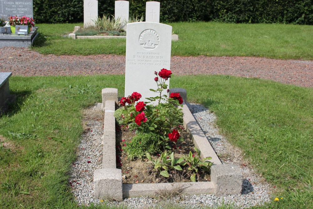 Commonwealth War Graves Pradelles #2